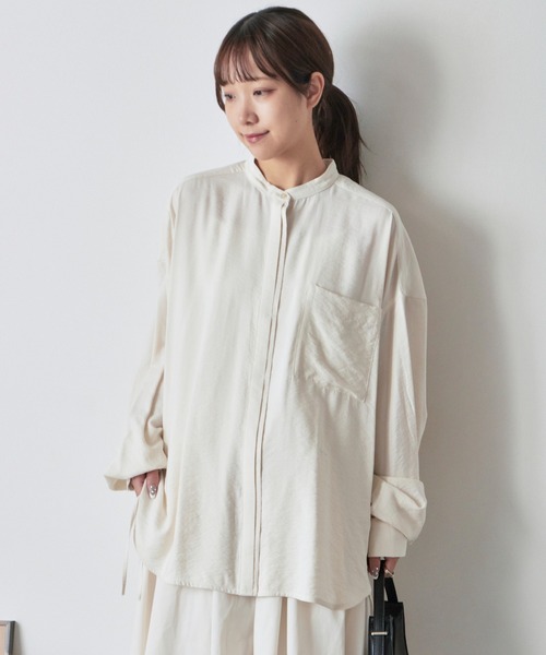 c/est（シーエ）の「c/est/シーエ NELLY ネリースタンドカラーシャツブラウス（シャツ/ブラウス・レディース・ブラック/オフホワイト/ブルー・FREE）」の6枚目の写真