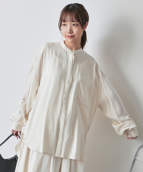 c/est（シーエ）の「c/est/シーエ NELLY ネリースタンドカラーシャツブラウス（シャツ/ブラウス・レディース・ブラック/オフホワイト/ブルー・FREE）」の8枚目の写真