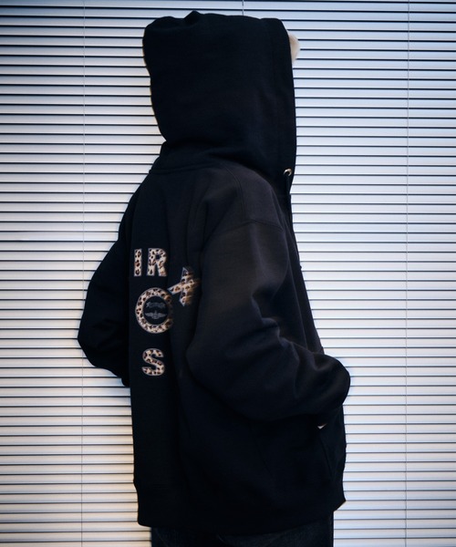 取扱店限定アイテム》LEOPARD VARSITY LOGO PARKA（パーカー）｜AVIREX