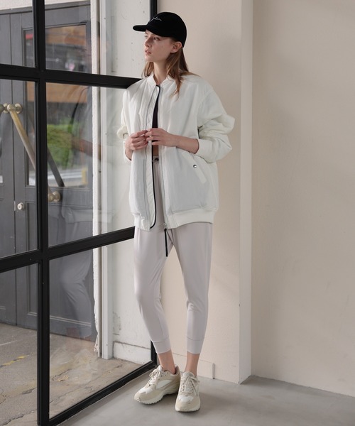 Julier Yoga and Relax（ジュリエヨガアンドリラックス）の「Julier ジェントルスムースギャザーパンツ（その他パンツ・レディース・チャコール/ベージュ・1/0）」の18枚目の写真