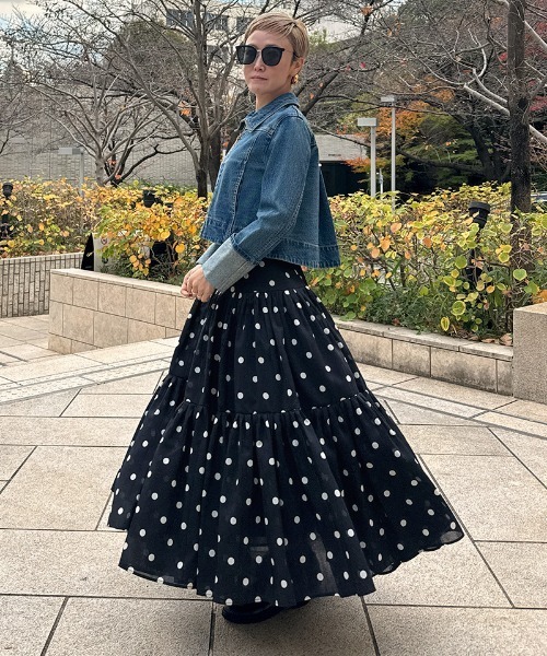 JENNE(ジェンヌ)の「ラグジュアリードットタックスカート(北陸生産生地)(スカート・レディース・ブラック/ネイビー/アイボリー・SMALL/MEDIUM/X-LARGE/LARGE)」の4枚目の写真