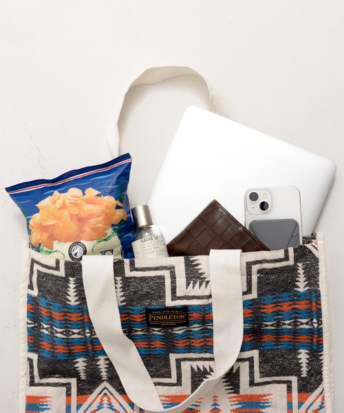 PENDLETON（ペンドルトン）の「PENDLETON ペンドルトン HARDING JAQUARD TOTE ハーディング ジャガード トートバッグ（トートバッグ・レディース・チャコール/レッド・FREE）」の14枚目の写真