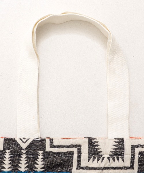 PENDLETON（ペンドルトン）の「PENDLETON ペンドルトン HARDING JAQUARD TOTE ハーディング ジャガード トートバッグ（トートバッグ・レディース・チャコール/レッド・FREE）」の15枚目の写真