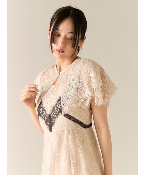 LILY BROWN（リリーブラウン）の「ケープ付き2wayレースラインドレス
