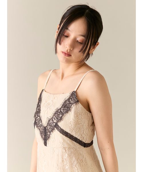 LILY BROWN（リリーブラウン）の「ケープ付き2wayレースラインドレス