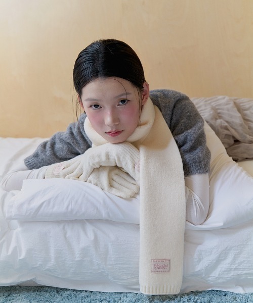 ROCKFISH WEATHERWEAR（ロックフィッシュウェザーウェア）の「NEW FLUFFY SCARF（マフラー・レディース・ネイビー/ライトグレー/ピンク/クリーム/グレー/スカイブルー/ライラック/ベージュ/レッド/ブラウン・FREE）」の5枚目の写真