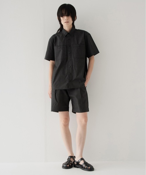 RYU(リュー)の「paper-like cotton one-tuck shorts(その他パンツ・メンズ・ブラック/グレイッシュベージュ・2/4)」の10枚目の写真