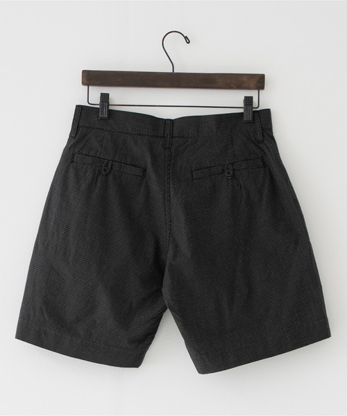 RYU(リュー)の「paper-like cotton one-tuck shorts(その他パンツ・メンズ・ブラック/グレイッシュベージュ・2/4)」の3枚目の写真