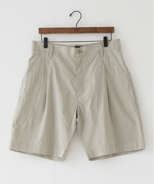 RYU(リュー)の「paper-like cotton one-tuck shorts(その他パンツ・メンズ・ブラック/グレイッシュベージュ・2/4)」の4枚目の写真