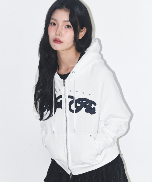 ILLIGO(イリゴ)の「チェックアプリケフードジップアップホワイト(パーカー・レディース・その他・SMALL/MEDIUM)」の2枚目の写真