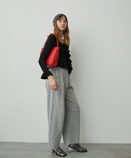 uyu.(ウユ)の「フロントフリルリブニットトップス(Tシャツ/カットソー・レディース・ホワイト/ブラック/ブラウン・FREE)」の10枚目の写真