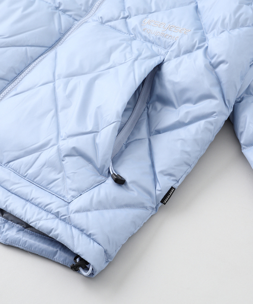 YESEYESEE（イエスアイシー）の「YESEYESEE / イエスアイシー WAFER GOOSE DOWN JACKET（ダウンジャケット/コート・メンズ・ブラウン/ブルー系その他/ブラック・SMALL/MEDIUM）」の7枚目の写真