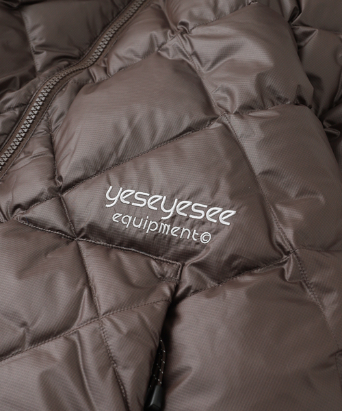 YESEYESEE（イエスアイシー）の「YESEYESEE / イエスアイシー WAFER GOOSE DOWN JACKET（ダウンジャケット/コート・メンズ・ブラウン/ブルー系その他/ブラック・SMALL/MEDIUM）」の11枚目の写真