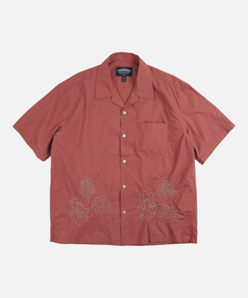 FRIZMWORKS(フリズムワークス)の「CORAL NEEDLEWORK HALF SHIRT _ BRICK(シャツ/ブラウス・メンズ・その他・SMALL/MEDIUM/LARGE/X-LARGE)」の1枚目の写真