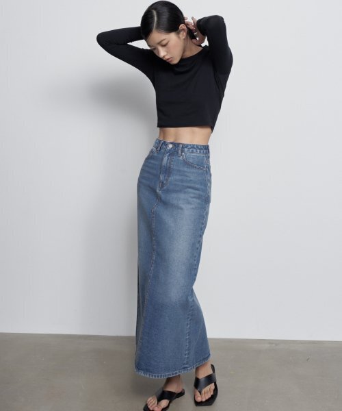 MUSINSA STANDARD WOMAN（ムシンサスタンダードウーマン）の「ウィメンズスリムクロップクルーネック長袖Tシャツ[ブラック]（Tシャツ/カットソー・レディース・その他・SMALL/MEDIUM/LARGE/X-SMALL）」の2枚目の写真