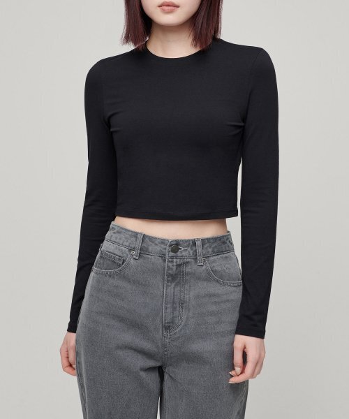 MUSINSA STANDARD WOMAN（ムシンサスタンダードウーマン）の「ウィメンズスリムクロップクルーネック長袖Tシャツ[ブラック]（Tシャツ/カットソー・レディース・その他・SMALL/MEDIUM/LARGE/X-SMALL）」の5枚目の写真