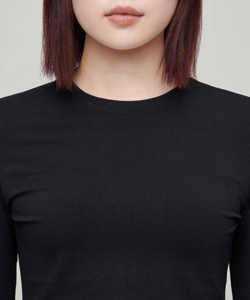 MUSINSA STANDARD WOMAN（ムシンサスタンダードウーマン）の「ウィメンズスリムクロップクルーネック長袖Tシャツ[ブラック]（Tシャツ/カットソー・レディース・その他・SMALL/MEDIUM/LARGE/X-SMALL）」の7枚目の写真