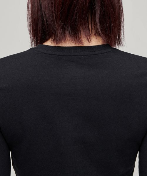 MUSINSA STANDARD WOMAN（ムシンサスタンダードウーマン）の「ウィメンズスリムクロップクルーネック長袖Tシャツ[ブラック]（Tシャツ/カットソー・レディース・その他・SMALL/MEDIUM/LARGE/X-SMALL）」の8枚目の写真