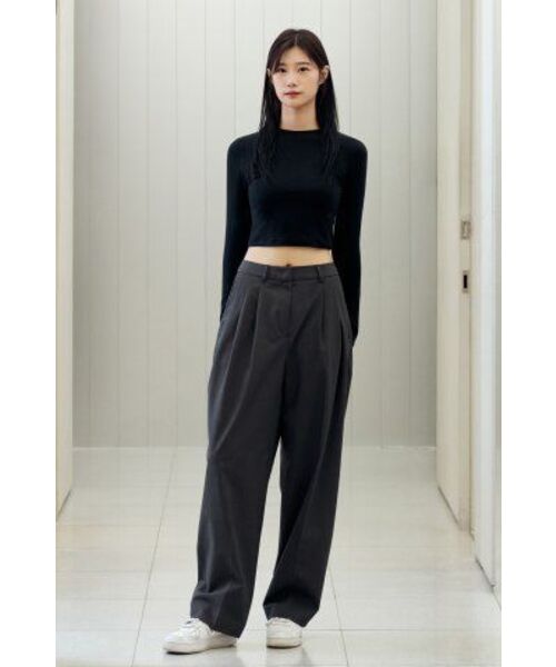MUSINSA STANDARD WOMAN（ムシンサスタンダードウーマン）の「ウィメンズスリムクロップクルーネック長袖Tシャツ[ブラック]（Tシャツ/カットソー・レディース・その他・SMALL/MEDIUM/LARGE/X-SMALL）」の15枚目の写真
