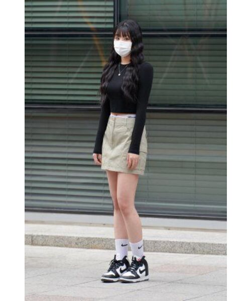 MUSINSA STANDARD WOMAN（ムシンサスタンダードウーマン）の「ウィメンズスリムクロップクルーネック長袖Tシャツ[ブラック]（Tシャツ/カットソー・レディース・その他・SMALL/MEDIUM/LARGE/X-SMALL）」の17枚目の写真