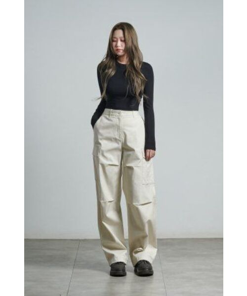 MUSINSA STANDARD WOMAN（ムシンサスタンダードウーマン）の「ウィメンズスリムクロップクルーネック長袖Tシャツ[ブラック]（Tシャツ/カットソー・レディース・その他・SMALL/MEDIUM/LARGE/X-SMALL）」の20枚目の写真