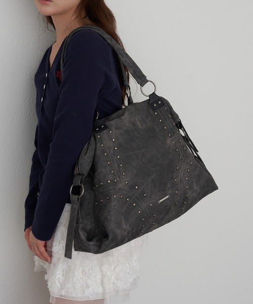 RAY CASSIN（レイカズン）の「【A4対応】スタッズ付トートバッグ（トートバッグ・レディース・ブラック/ブラウン/ベージュ・FREE）」の2枚目の写真