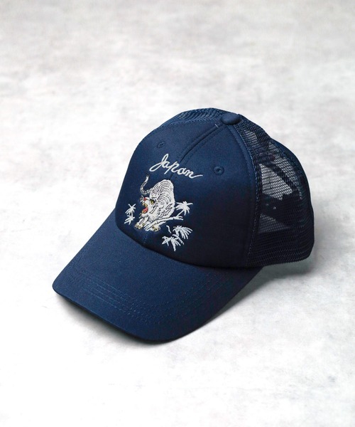 AVIREX(アヴィレックス)の「■AVIREX■SOUVENIR TIGER MOTIF MESH CAP(キャップ・メンズ・グリーン/ブラック/ブルー・FREE)」の1枚目の写真