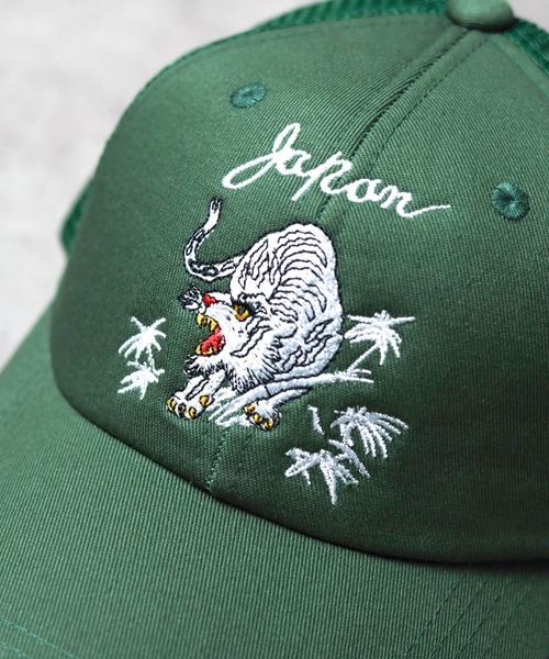 AVIREX(アヴィレックス)の「■AVIREX■SOUVENIR TIGER MOTIF MESH CAP(キャップ・メンズ・グリーン/ブラック/ブルー・FREE)」の4枚目の写真