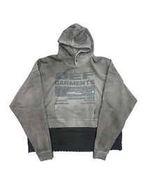 DEFGARMENTS（デフグラメンツ）の「レイヤードデフプリンティングフード[ライトグレー]（パーカー）」