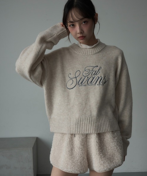 Nadana(ナダナ)の「ロゴ刺繍ニットショートプルオーバー(ニット/セーター・レディース・グレー/ブルー/アイボリー・FREE)」の2枚目の写真