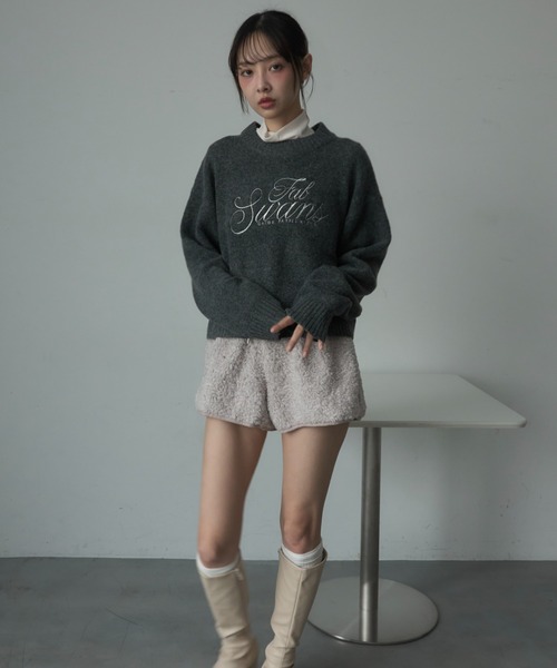 Nadana(ナダナ)の「ロゴ刺繍ニットショートプルオーバー(ニット/セーター・レディース・グレー/ブルー/アイボリー・FREE)」の4枚目の写真