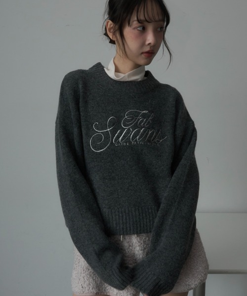 Nadana(ナダナ)の「ロゴ刺繍ニットショートプルオーバー(ニット/セーター・レディース・グレー/ブルー/アイボリー・FREE)」の5枚目の写真