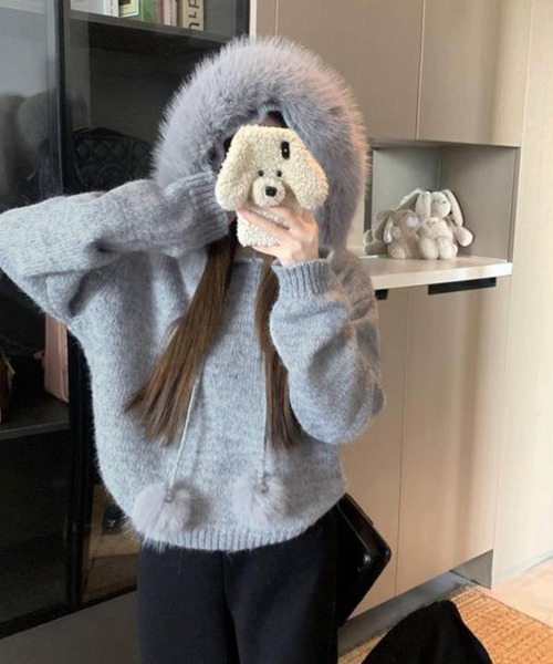 Nia（ニア）の「Nia(ニア)/ボリュームファー　ポンポン付き　ニットトップス（ニット/セーター・レディース・ブラウン/グレー/アイボリー・FREE）」の3枚目の写真