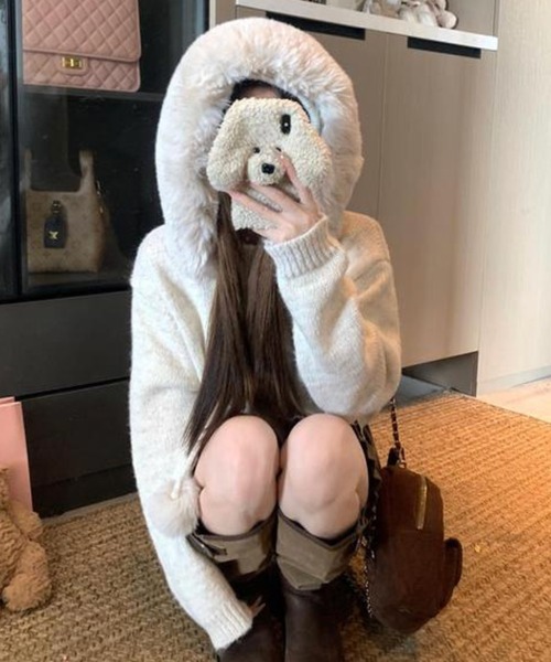 Nia（ニア）の「Nia(ニア)/ボリュームファー　ポンポン付き　ニットトップス（ニット/セーター・レディース・ブラウン/グレー/アイボリー・FREE）」の5枚目の写真