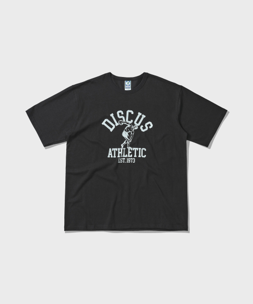 DISCUS ATHLETIC(ディスカス アスレチック)の「ヘビーウェイトセンターロゴTシャツウォッシュドブラック(Tシャツ/カットソー・メンズ・その他・MEDIUM/LARGE/X-LARGE)」の1枚目の写真