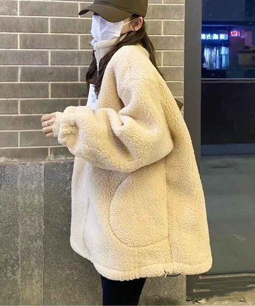 CHUL(チュル)の「ボアオーバージャケット(ムートンコート・レディース・アイボリー/モカ・MEDIUM/LARGE/X-LARGE)」の5枚目の写真