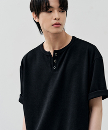 ALYSS（アリス）の「リングスタッドウォッシャブルヘンリーネックハーフTシャツ[ブラック]（Tシャツ/カットソー）」