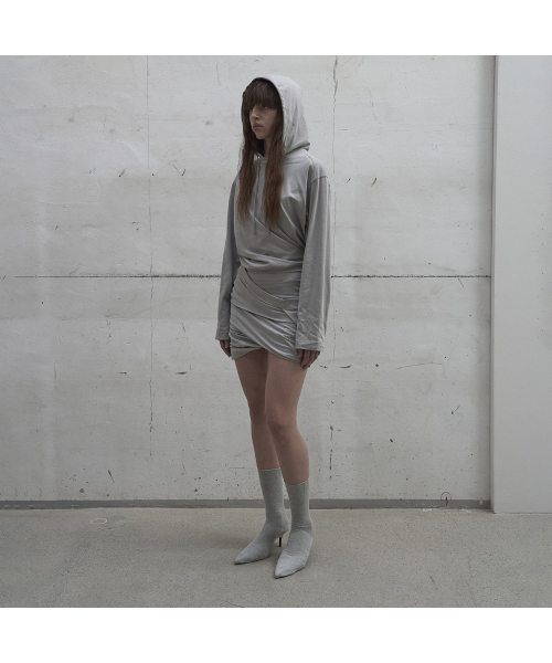 LCDC TM（エルシーディーシーティーエム）の「TWISTED MINI VOLUME SKIRT (LIGHT GREY)（スカート・レディース・ライトグレー・SMALL/MEDIUM）」の3枚目の写真