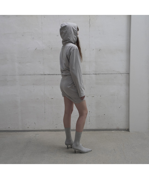 LCDC TM（エルシーディーシーティーエム）の「TWISTED MINI VOLUME SKIRT (LIGHT GREY)（スカート・レディース・ライトグレー・SMALL/MEDIUM）」の4枚目の写真