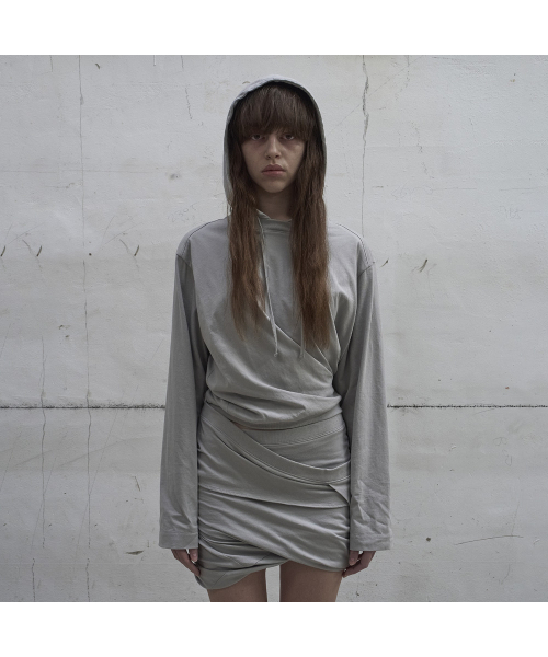 LCDC TM（エルシーディーシーティーエム）の「TWISTED MINI VOLUME SKIRT (LIGHT GREY)（スカート・レディース・ライトグレー・SMALL/MEDIUM）」の5枚目の写真
