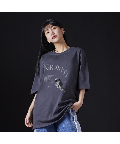 ASTRAL PROJECTION（アストラルプロジェクション）の「[オーバーサイズ]アストロナウト 13番手 綿 ラウンドネック 半袖Tシャツ_チャコール（Tシャツ/カットソー・メンズ・その他・MEDIUM/LARGE/X-LARGE/XX-LARGE）」の2枚目の写真