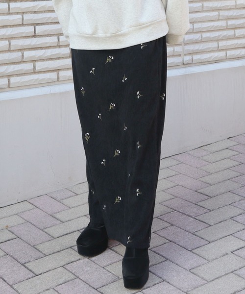 CECIL McBEE(セシルマクビー)の「カットコール花柄刺繍ナロースカート(スカート・レディース・ブラック/ブラウン・MEDIUM/LARGE)」の2枚目の写真