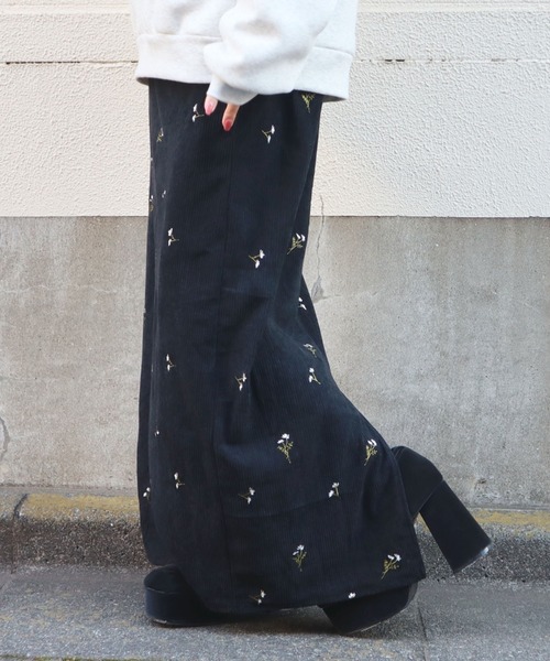 CECIL McBEE(セシルマクビー)の「カットコール花柄刺繍ナロースカート(スカート・レディース・ブラック/ブラウン・MEDIUM/LARGE)」の9枚目の写真