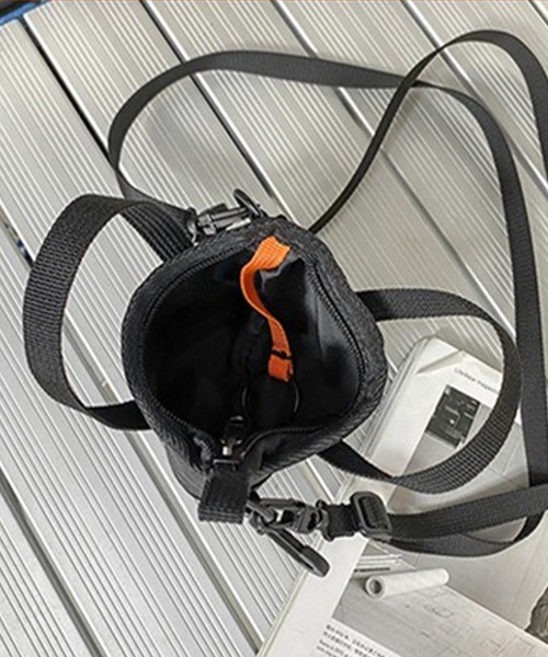 WESTBOY(ウエストボーイ)の「ユニセックスミニミニ ショルダーバッグ サコッシュコインケース WO25W10BG19(ショルダーバッグ・メンズ・ブラック・FREE)」の16枚目の写真