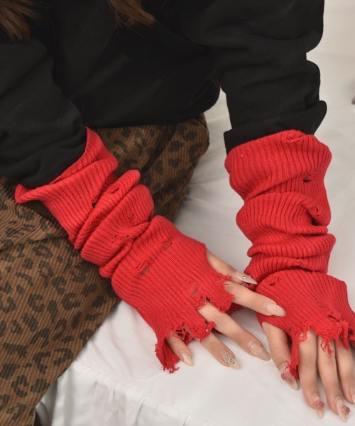 VIBGYOR Women（ヴィブジョー　ウィメン）の「【float】《推し活/推しカラー/メンカラ》無地 リブニット ダメージデザイン アームカバー /アームウォーマー【8色展開】（アームカバー・レディース・ブラック/グレー/ホワイト/ピンク/レッド/チャコール/パープル/イエロー・FREE）」の8枚目の写真