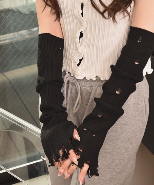 VIBGYOR Women（ヴィブジョー　ウィメン）の「【float】《推し活/推しカラー/メンカラ》無地 リブニット ダメージデザイン アームカバー /アームウォーマー【8色展開】（アームカバー・レディース・ブラック/グレー/ホワイト/ピンク/レッド/チャコール/パープル/イエロー・FREE）」の11枚目の写真