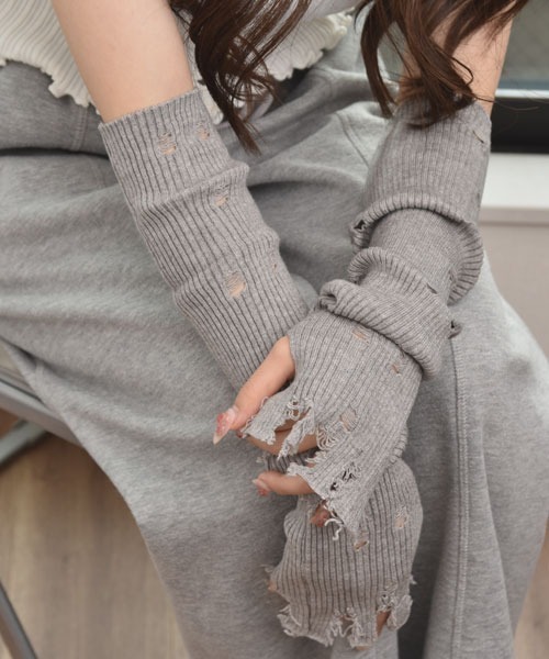 VIBGYOR Women（ヴィブジョー　ウィメン）の「【float】《推し活/推しカラー/メンカラ》無地 リブニット ダメージデザイン アームカバー /アームウォーマー【8色展開】（アームカバー・レディース・ブラック/グレー/ホワイト/ピンク/レッド/チャコール/パープル/イエロー・FREE）」の13枚目の写真