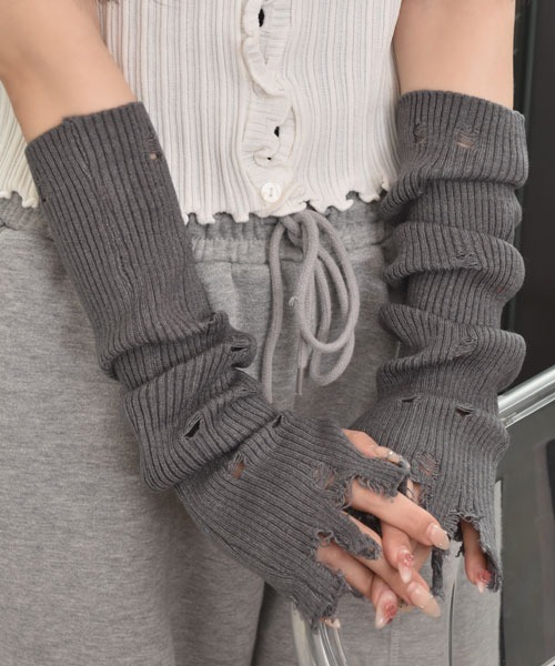 VIBGYOR Women（ヴィブジョー　ウィメン）の「【float】《推し活/推しカラー/メンカラ》無地 リブニット ダメージデザイン アームカバー /アームウォーマー【8色展開】（アームカバー・レディース・ブラック/グレー/ホワイト/ピンク/レッド/チャコール/パープル/イエロー・FREE）」の15枚目の写真