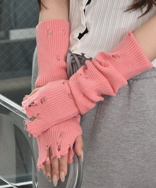 VIBGYOR Women（ヴィブジョー　ウィメン）の「【float】《推し活/推しカラー/メンカラ》無地 リブニット ダメージデザイン アームカバー /アームウォーマー【8色展開】（アームカバー・レディース・ブラック/グレー/ホワイト/ピンク/レッド/チャコール/パープル/イエロー・FREE）」の21枚目の写真