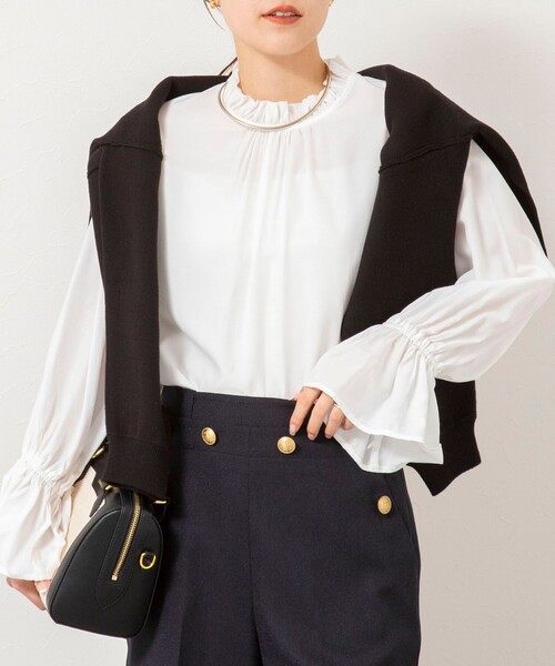 NOLLEY’S（ノーリーズ）の「ウォッシャブル襟フリルプルオーバーブラウス（シャツ/ブラウス・レディース・サックスブルー/ホワイト・38）」の2枚目の写真